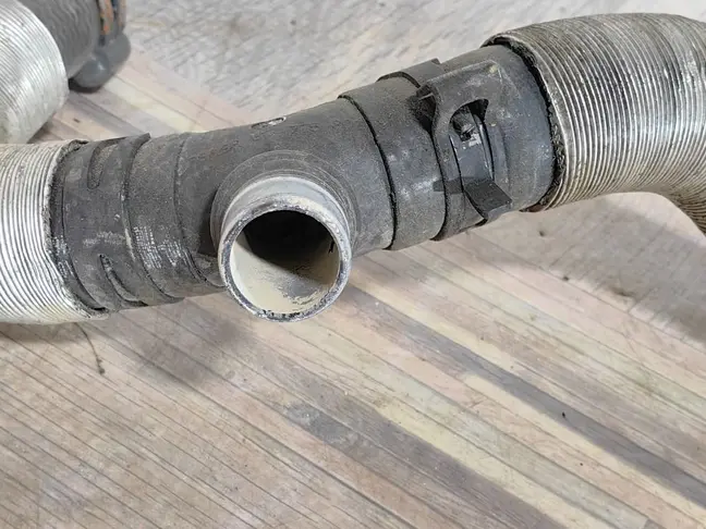 Патрубок охлаждения Land Rover Freelander 2 2.2