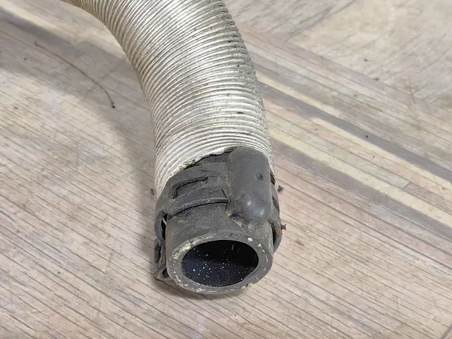 Патрубок охлаждения Land Rover Freelander 2 2.2