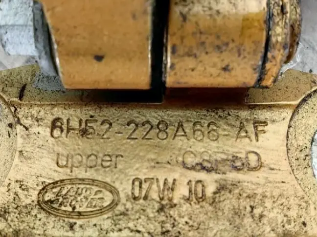 Петля двери правая Land Rover Freelander 2