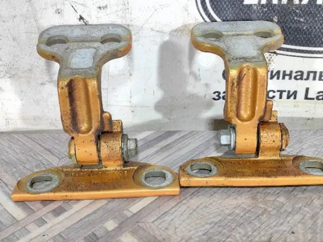 Петля двери правая Land Rover Freelander 2