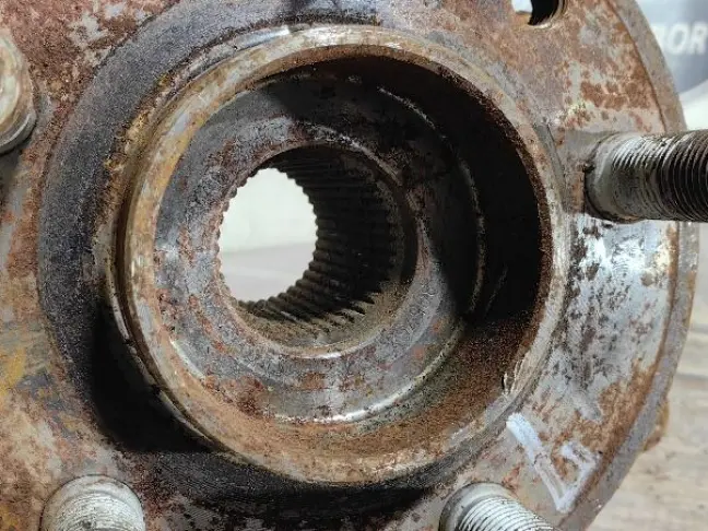 Кулак передний левый Land Rover Freelander 2.2