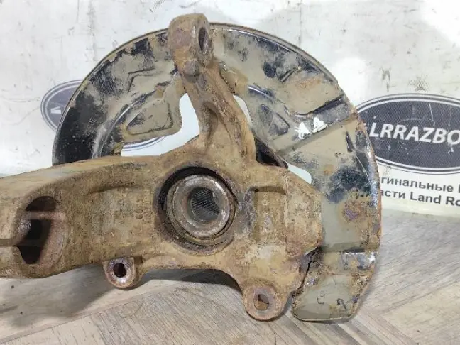Кулак передний правый Land Rover Freelander 2.2