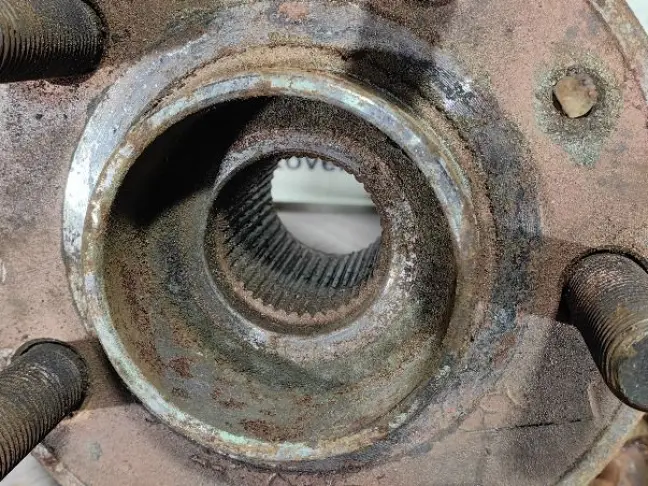 Кулак передний правый Land Rover Freelander 2.2