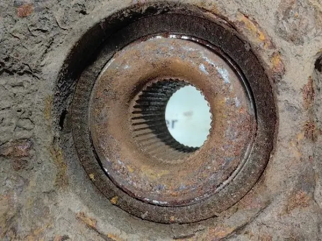 Кулак передний правый Land Rover Freelander 2.2