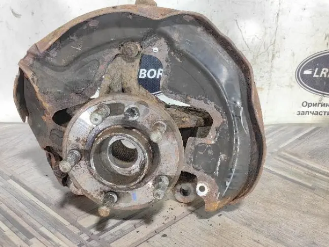 Кулак передний правый Land Rover Freelander 2.2