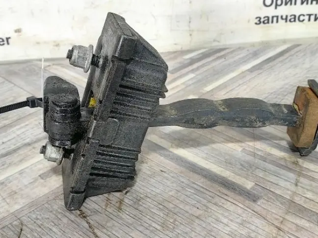 Ограничитель двери задний Freelander 2