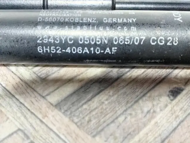 Амортизаторы багажника Land Rover Freelander 2