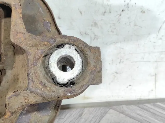 Кулак задний правый Land Rover Freelander 2 2.2