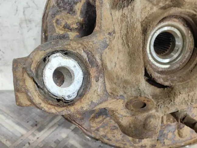 Кулак задний левый Land Rover Freelander 2 2.2