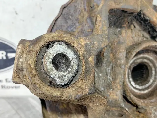 Кулак задний левый Land Rover Freelander 2 2.2