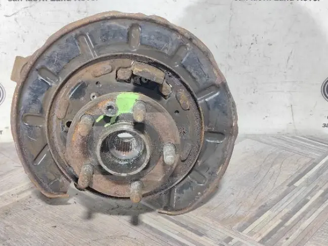 Кулак задний левый Land Rover Freelander 2 2.2