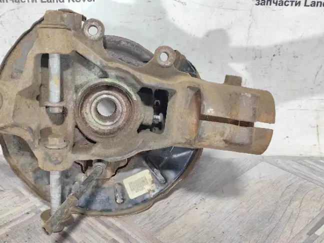 Кулак задний левый Land Rover Freelander 2 2.2