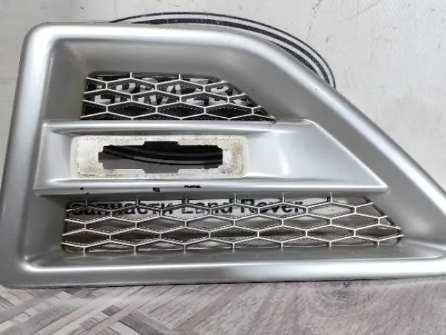 Решетка жабра левая Land Rover Freelander 2
