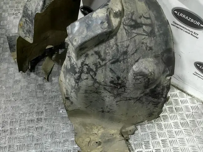 Подкрылок передний правый Range Rover L322 02-05