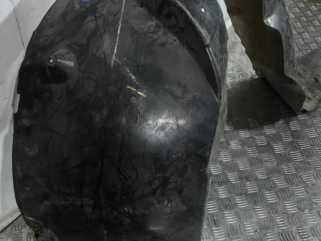 Подкрылок передний правый Range Rover L322 02-05