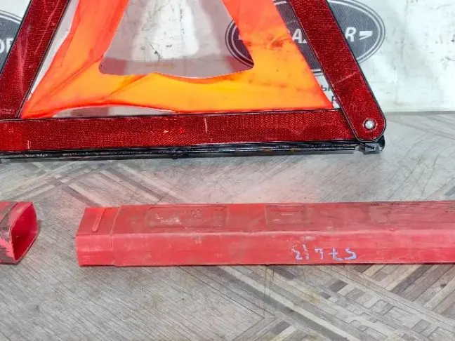 Знак аварийной остановки Land Rover Freelander 2