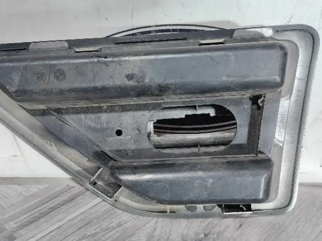 Решетка жабра правая Land Rover Freelander 2