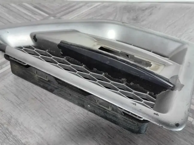 Решетка жабра правая Land Rover Freelander 2