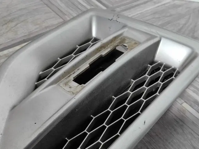 Решетка жабра правая Land Rover Freelander 2