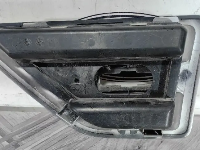 Решетка жабра правая Land Rover Freelander 2