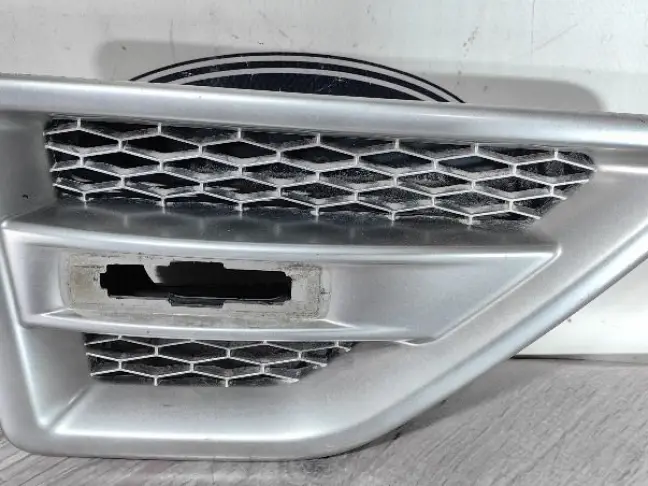 Решетка жабра правая Land Rover Freelander 2