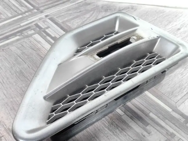 Решетка жабра правая Land Rover Freelander 2