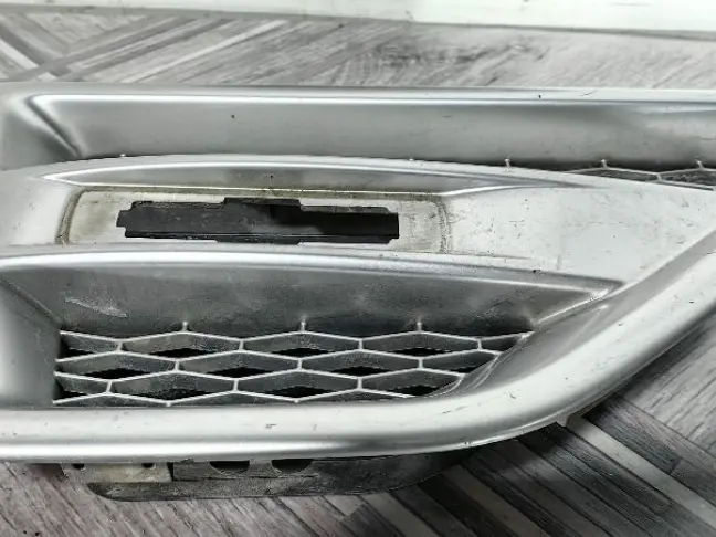 Решетка жабра правая Land Rover Freelander 2