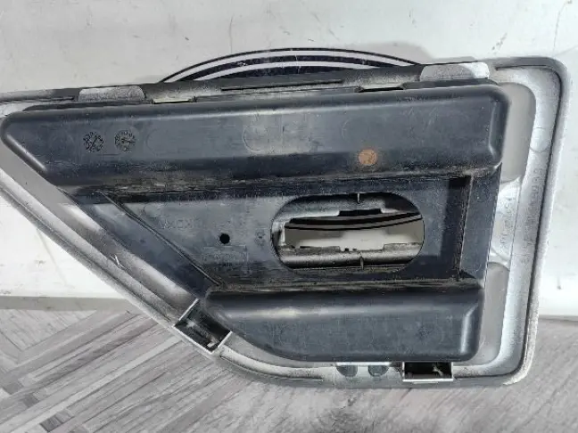 Решетка жабра правая Land Rover Freelander 2 2.2