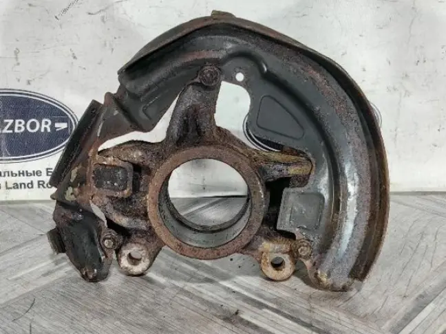 Кулак передний правый Land Rover Freelander 2.2