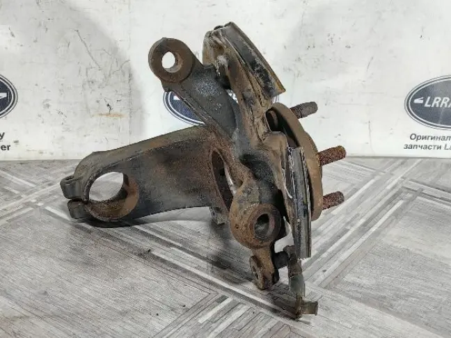 Кулак передний правый Land Rover Freelander 2.2