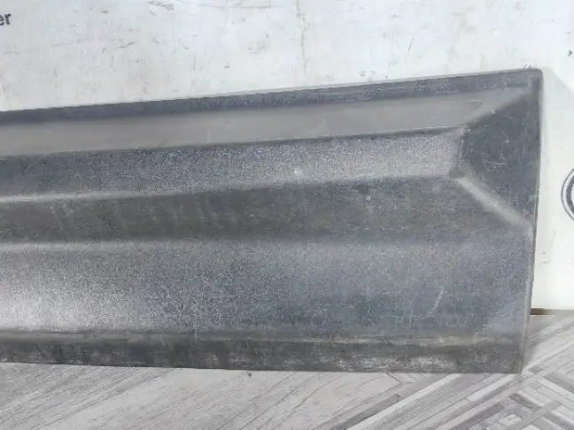 Молдинг правый задний Land Rover Freelander 2