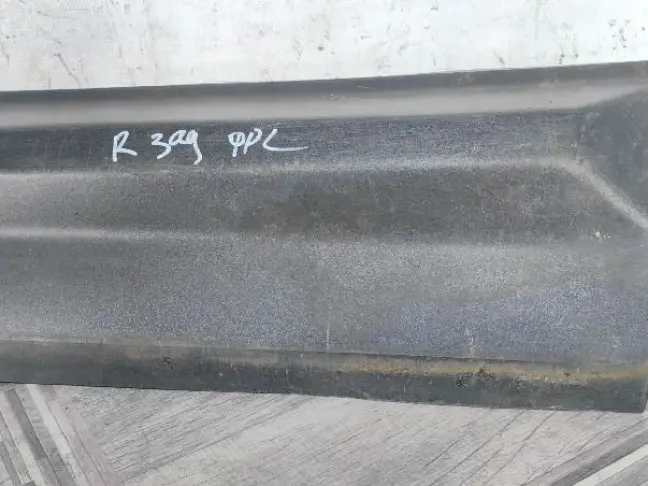 Молдинг правый задний Land Rover Freelander 2