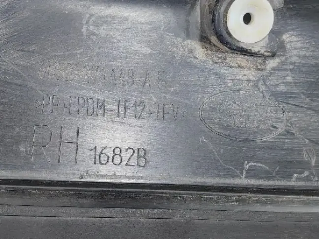 Молдинг правый задний Land Rover Freelander 2