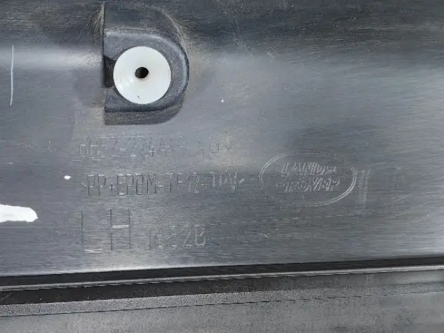 Молдинг левый задний Land Rover Freelander 2