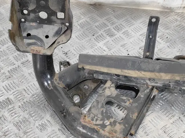 Опора радиатора Range Rover 3 L322 02-05