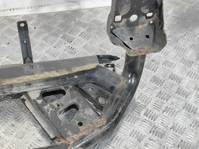 Опора радиатора Range Rover 3 L322 02-05