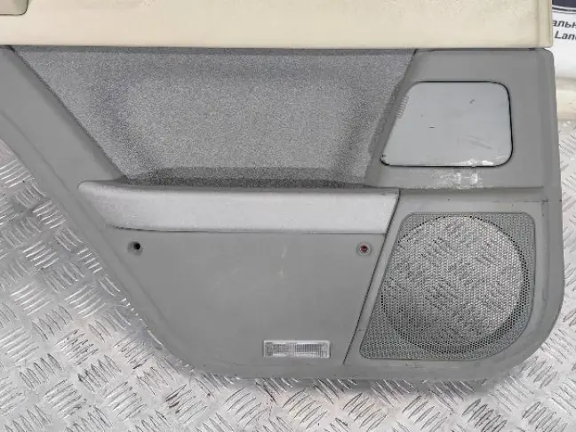 Дверная карта задняя левая Range Rover 3 L322