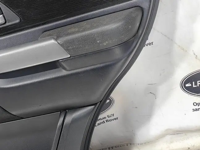 Обшивка задняя правая Range Rover Sport L320 05-09