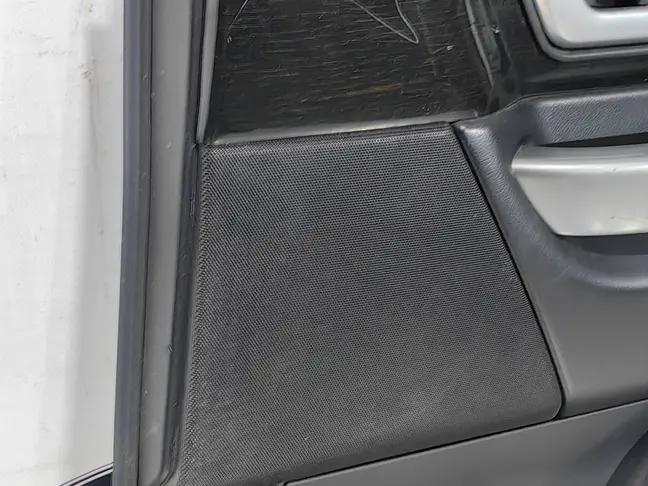 Обшивка задняя правая Range Rover Sport L320 05-09