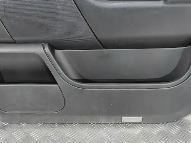 Обшивка передняя прав Range Rover Sport L320 05-09