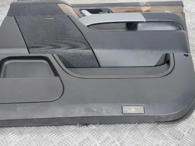 Обшивка передняя прав Range Rover Sport L320 05-09