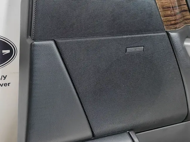 Обшивка передняя прав Range Rover Sport L320 05-09