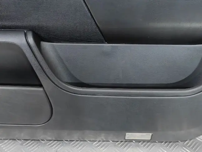 Обшивка передняя прав Range Rover Sport L320 05-09