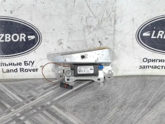Антенна задняя левая Range Rover Evoque L551