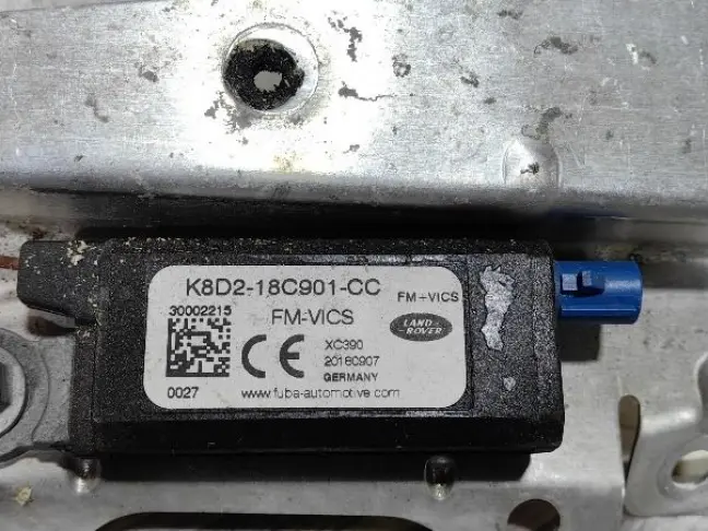 Антенна задняя левая Range Rover Evoque L551