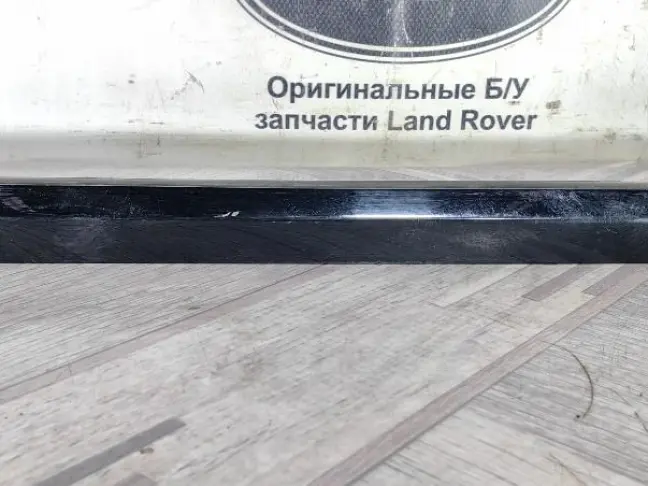 Молдинг стекла заднего правого Sport 2 L494