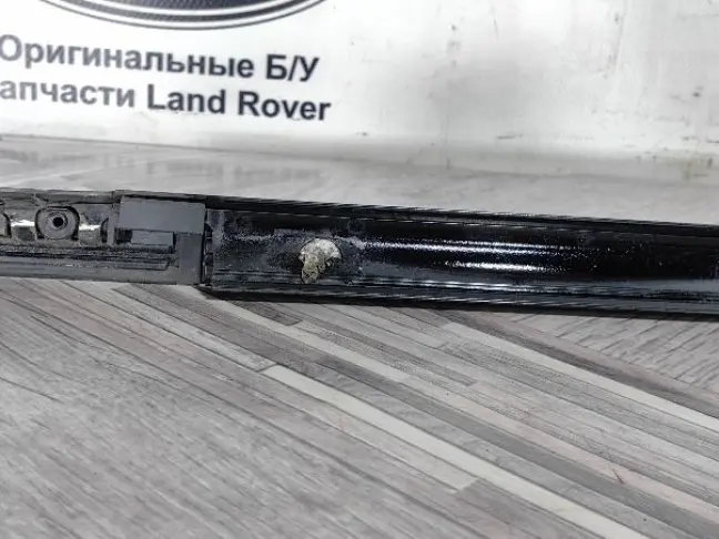 Молдинг стекла передний правый Sport 2 L494