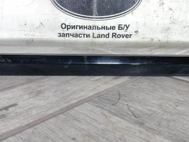 Молдинг стекла передний правый Sport 2 L494