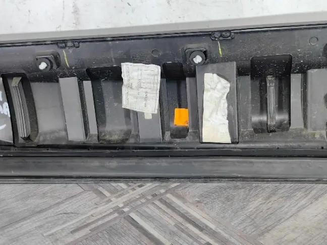 Молдинг двери задней левой Range Rover Sport2 L494