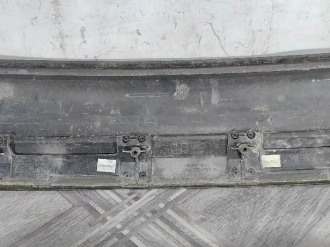 Молдинг стекла багажника Range Rover Sport L320